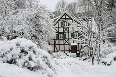 Schnee vor der eigenen Haust&uuml;r